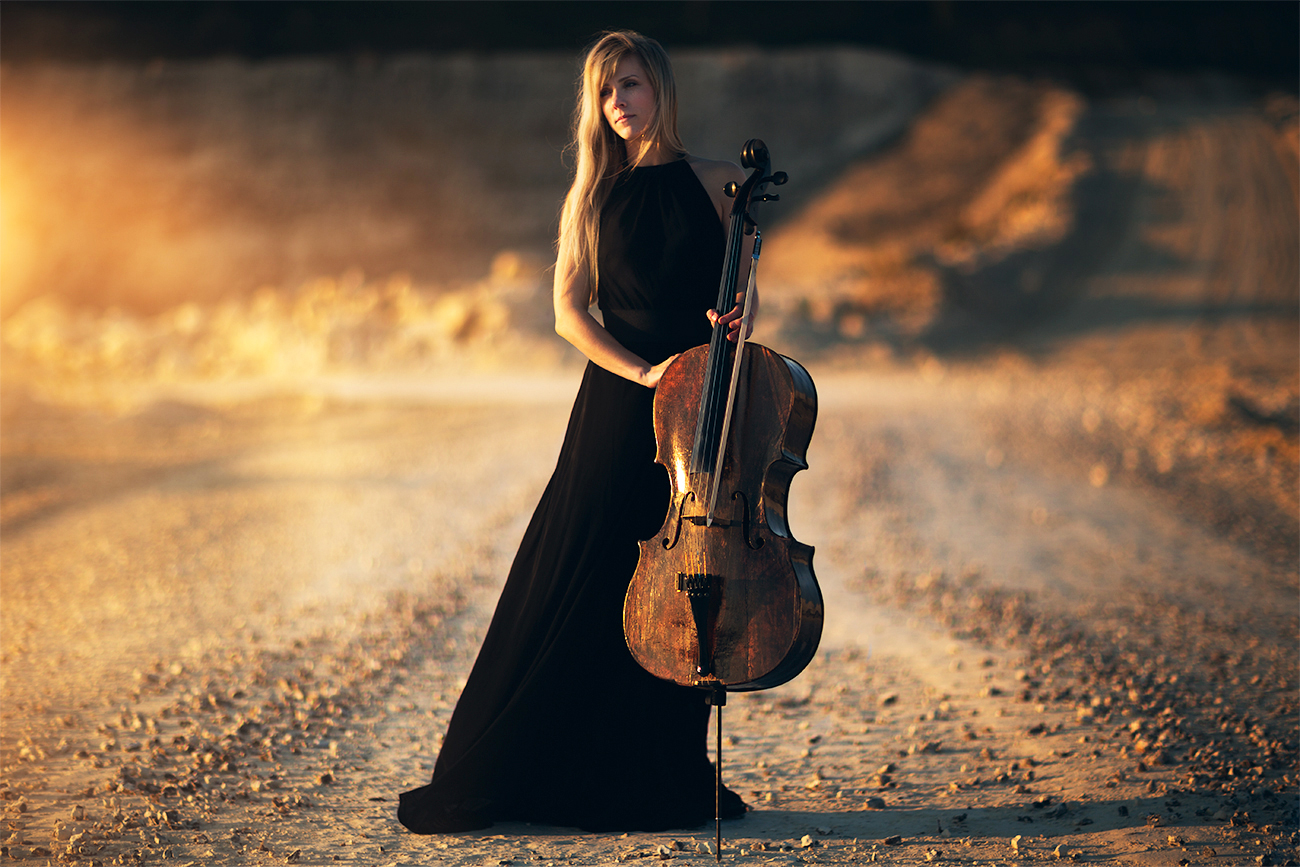 Woman with Cello in sunset | Female portrait